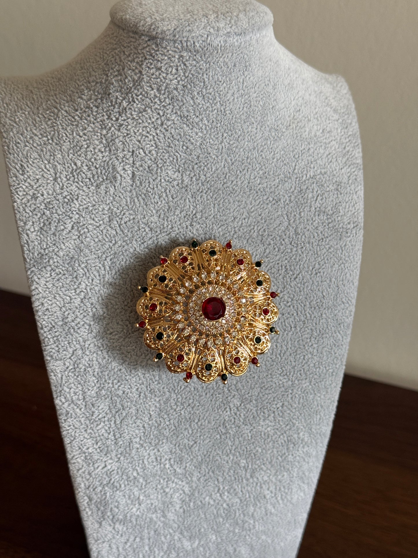 Broche Royale Red